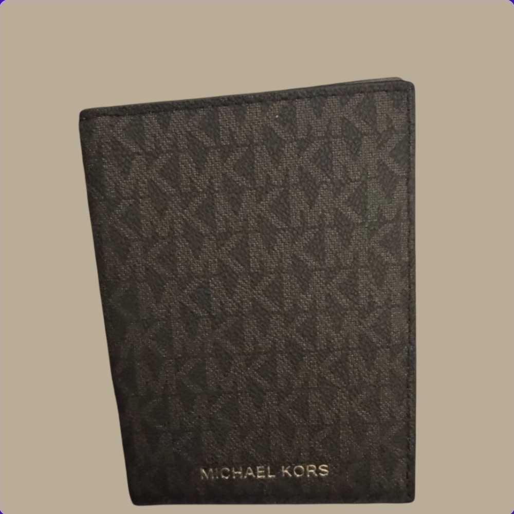 Michael Kors Brown Logo  Wallet~Unisex Passport Holder EUC